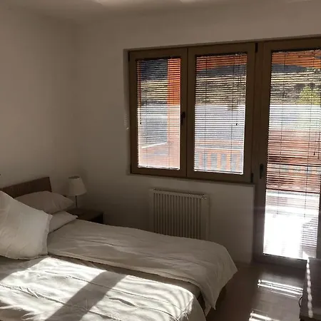 Apartment Newly Refurbished Spacious And Cosy St. John